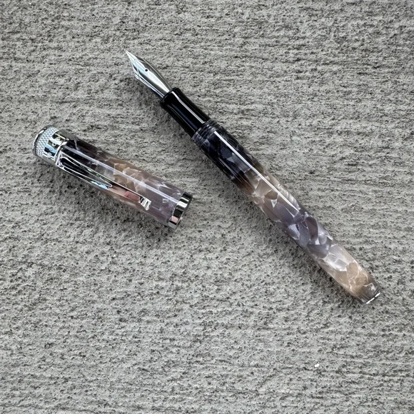 Retro 51 Tornado Fountain Pen in Silver Lining - Picture 4 of 4